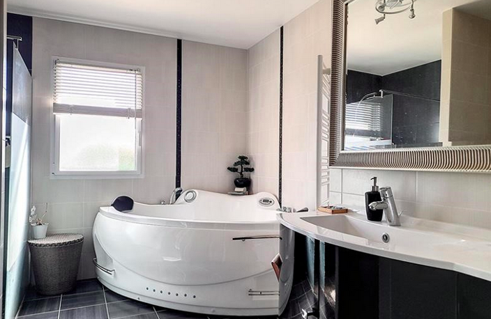 À vendre : Maison contemporaine de 139 m2 à Moutiers-les-Mauxfaits — photo 5