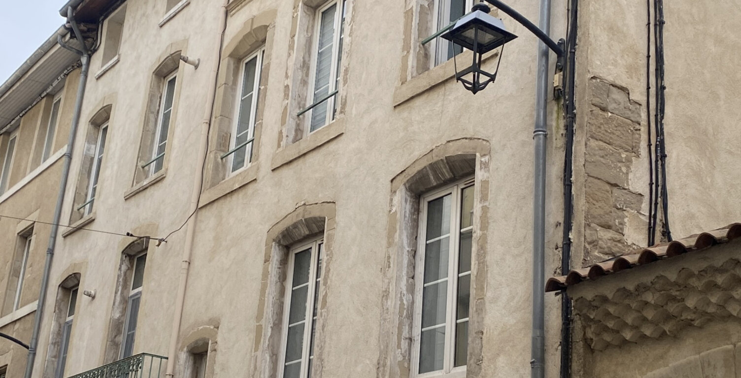 Appartement 3 pièces de 73,99 m2, balcon, vendu loué 17 Rue pêcherie 26100 ROMANS SUR ISERE — photo 1