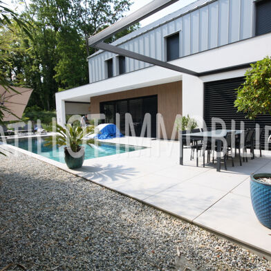 Maison 8 pièces 255 m²