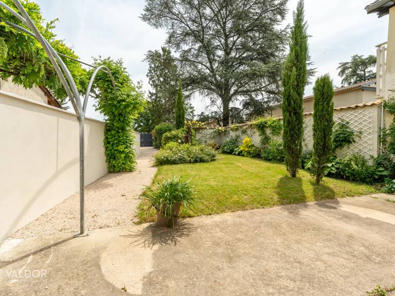 Maison meublée au calme à Quincieux — photo 1