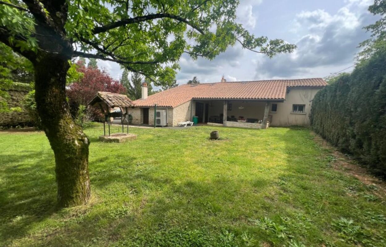 maison 7 pièces 209 m2 à vendre à Pamproux (79800)