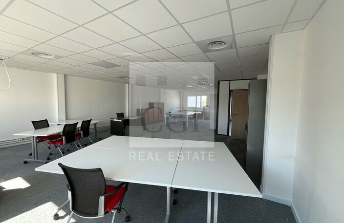 BUREAUX à LOUER — photo 2