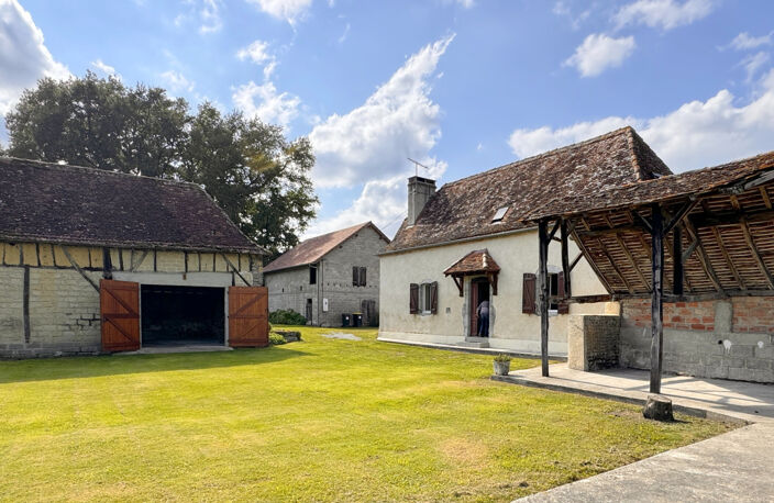Maison, dépendances et chênaie sur 3100m2 — photo 4