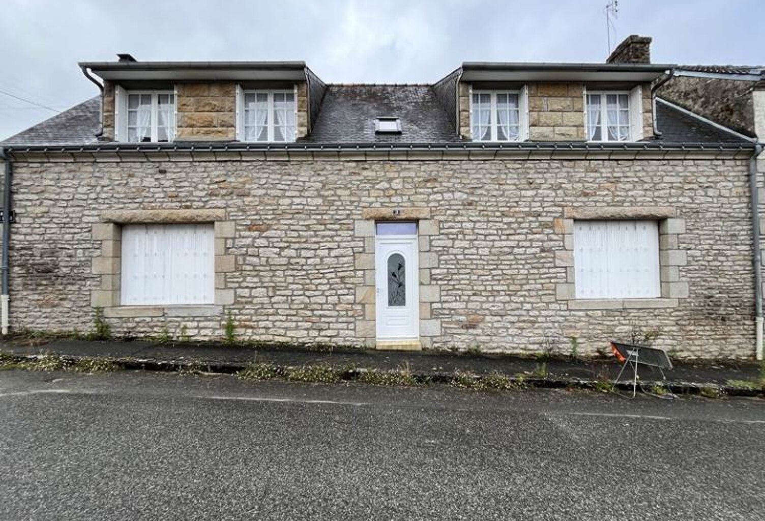 Maison en pierre de 4 pièces principales — photo 1