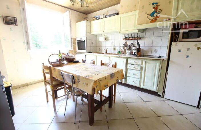 SOUS COMPROMIS une villa avec un jardin et un garage — photo 4