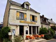 Murs et Fond de commerce d'un restaurant situé à TROO, village touristique. — photo 2