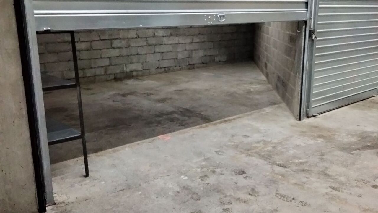 garage  pièces 322 m2 à vendre à Beaucaire (30300)