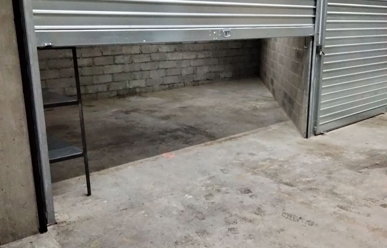 garage  pièces 322 m2 à vendre à Beaucaire (30300)