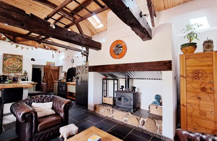 A vendre sur le secteur de Masseube: Charmante maison de caractère dans le Gers avec vues panoramiques et appartement moderne. A quelques minutes des écoles, du lac et plus encore. A voir absolument! — photo 4