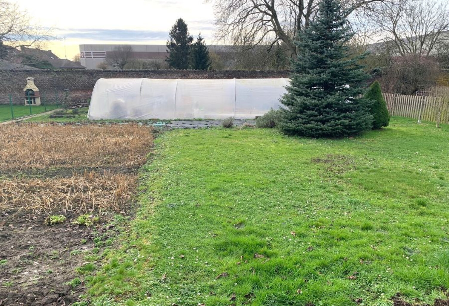 Terrain à bâtir d'une superficie de 404m2 environ ! — photo 1