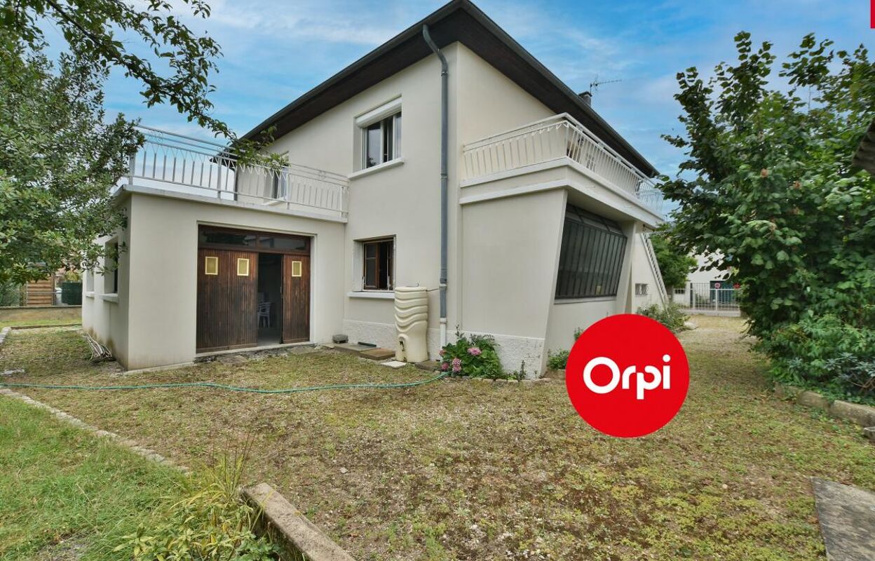 maison 6 pièces 228 m2 à vendre à Saint-Priest (69800)