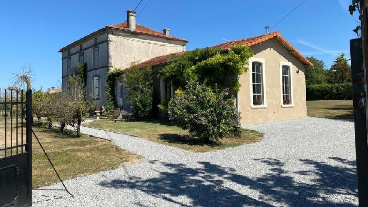 maison 8 pièces 316 m2 à vendre à Villefagnan (16240)