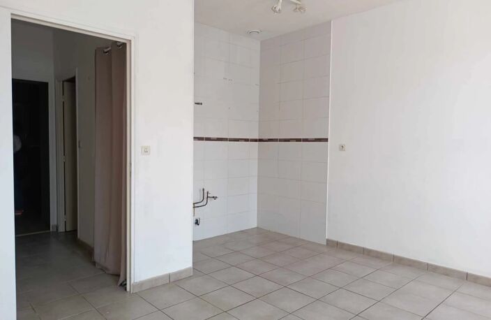PONTIVY - APPARTEMENT T2 AVEC GARAGE PRIVATIF — photo 4