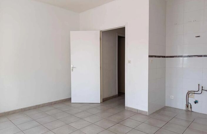 PONTIVY - APPARTEMENT T2 AVEC GARAGE PRIVATIF — photo 5