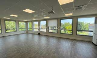 Bureau  170 m² à louer à Dardilly (69570)