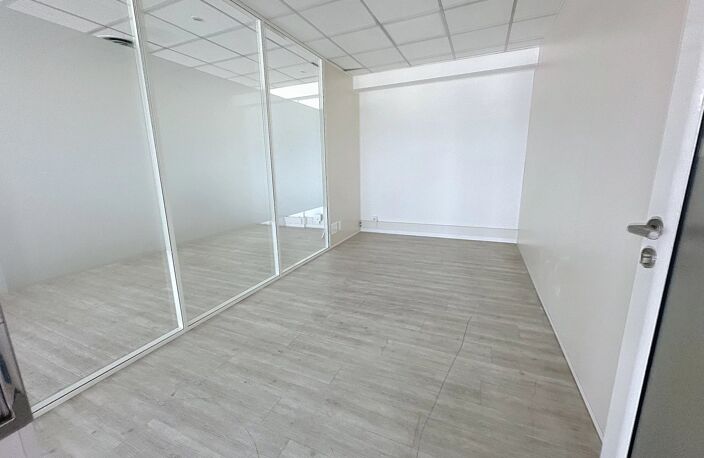 Locaux 134m² + 3 parkings - 2000€ c/comprises — photo 3