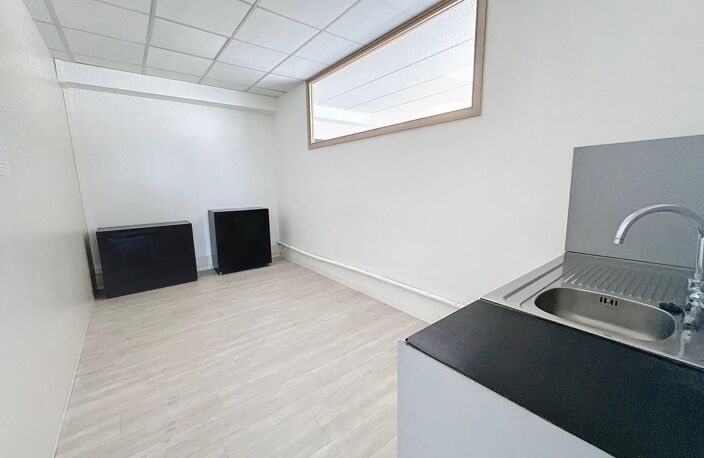 Locaux 134m² + 3 parkings - 2000€ c/comprises — photo 4