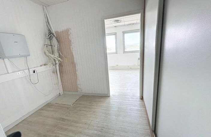 Locaux 134m² + 3 parkings - 2000€ c/comprises — photo 5