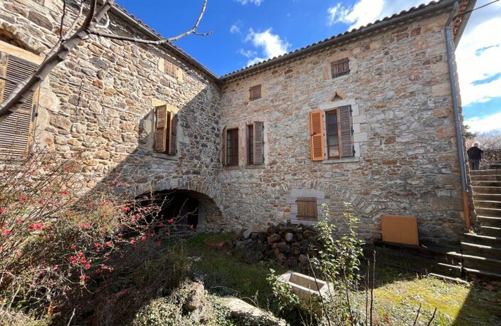 Maison de caractère avec cour et terrasse — photo 3