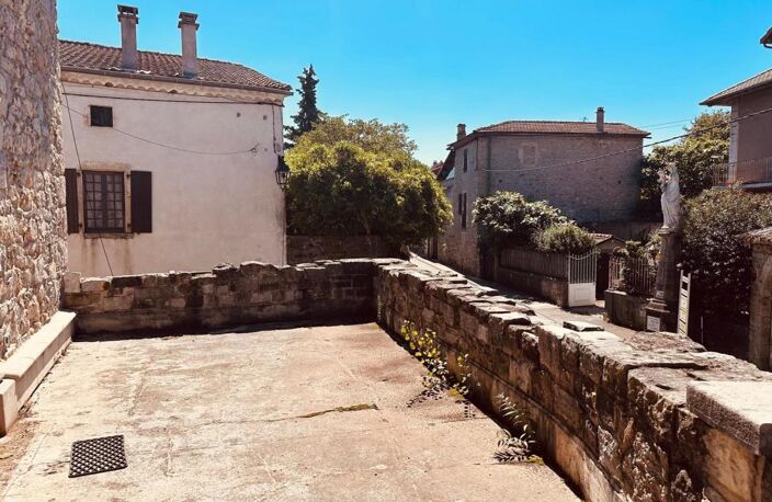 Maison de caractère avec cour et terrasse — photo 5
