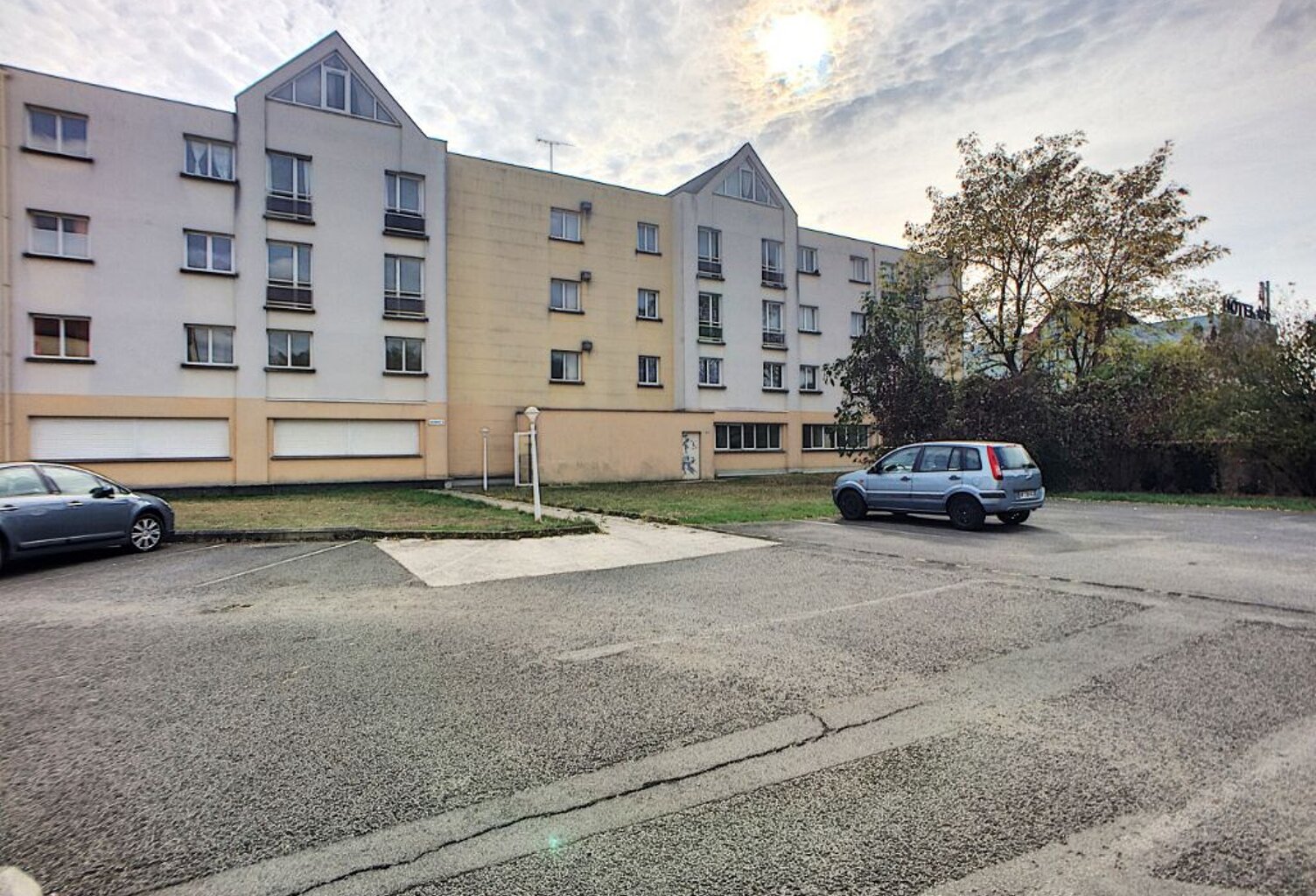 Place de parking - Montargis gare 🅿️📍 — photo 1