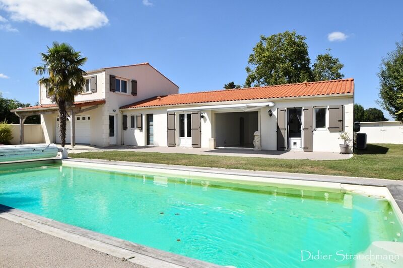 Villa / Maison 6 pièces  à vendre Surgères 17700