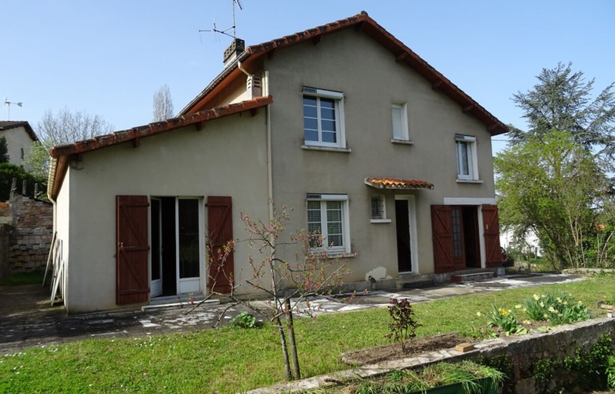 maison 6 pièces 117 m2 à vendre à Saint-Yrieix-sur-Charente (16710)