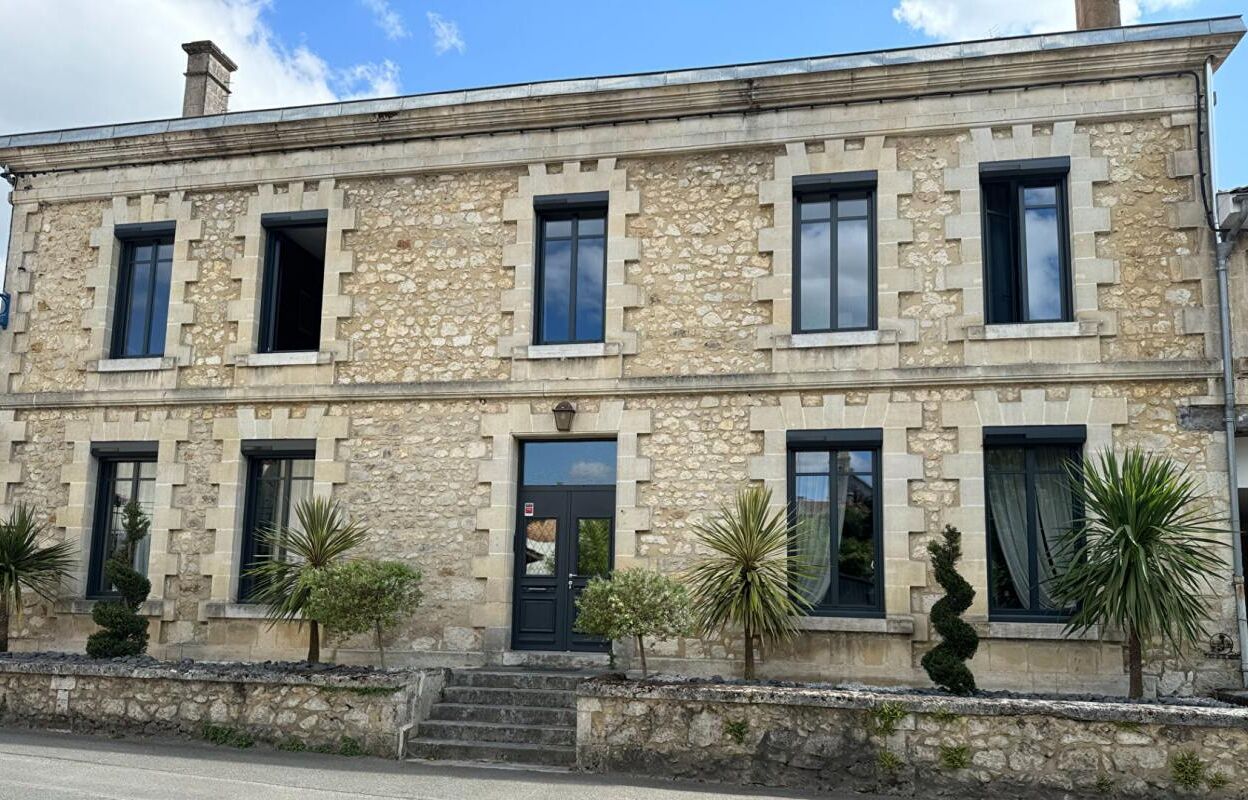 maison 10 pièces 356 m2 à vendre à La Roche-Chalais (24490)