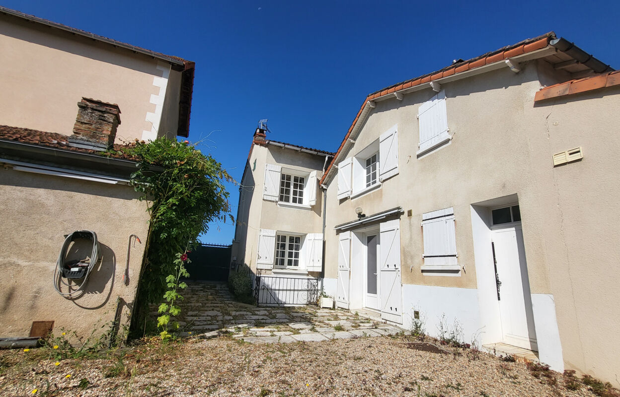 maison 5 pièces 123 m2 à vendre à Lussac-les-Châteaux (86320)