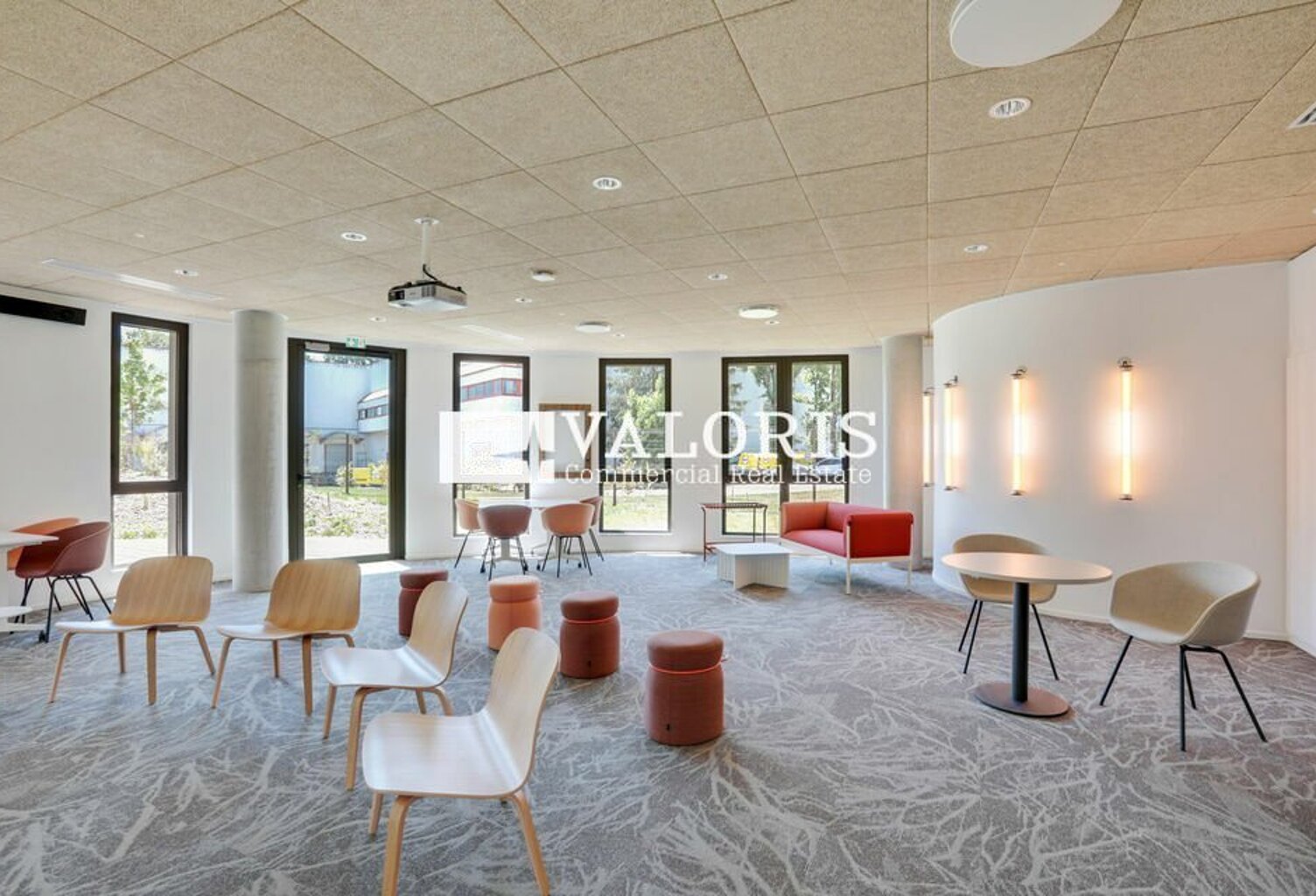 BUREAUX à LOUER — photo 1