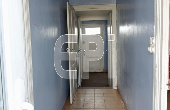 Maison sans vis-à-vis à rénover. Entrée donnant sur un coulo — photo 5