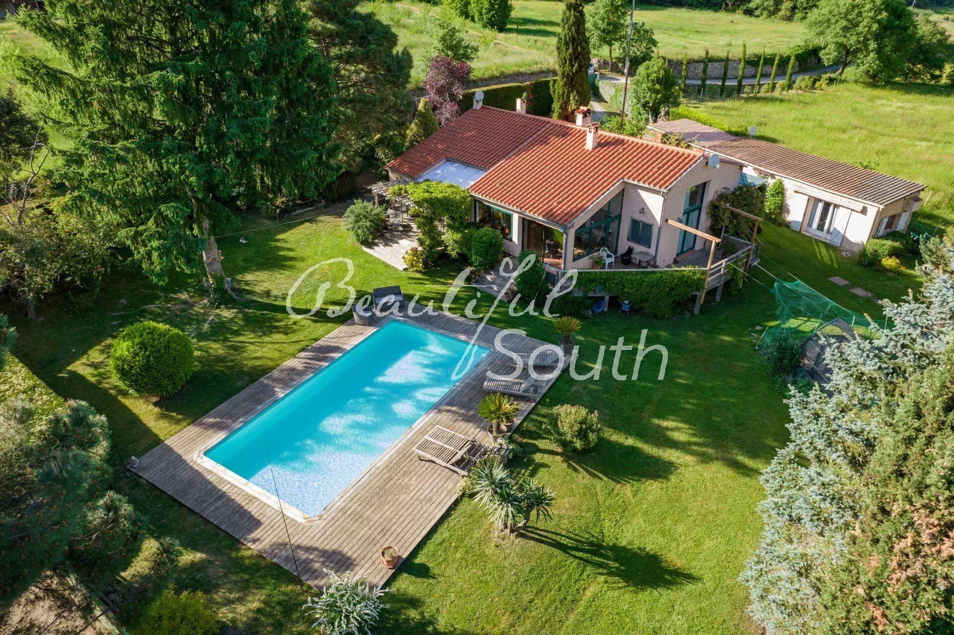 Villa / Maison  T9 à vendre Estoher 66320