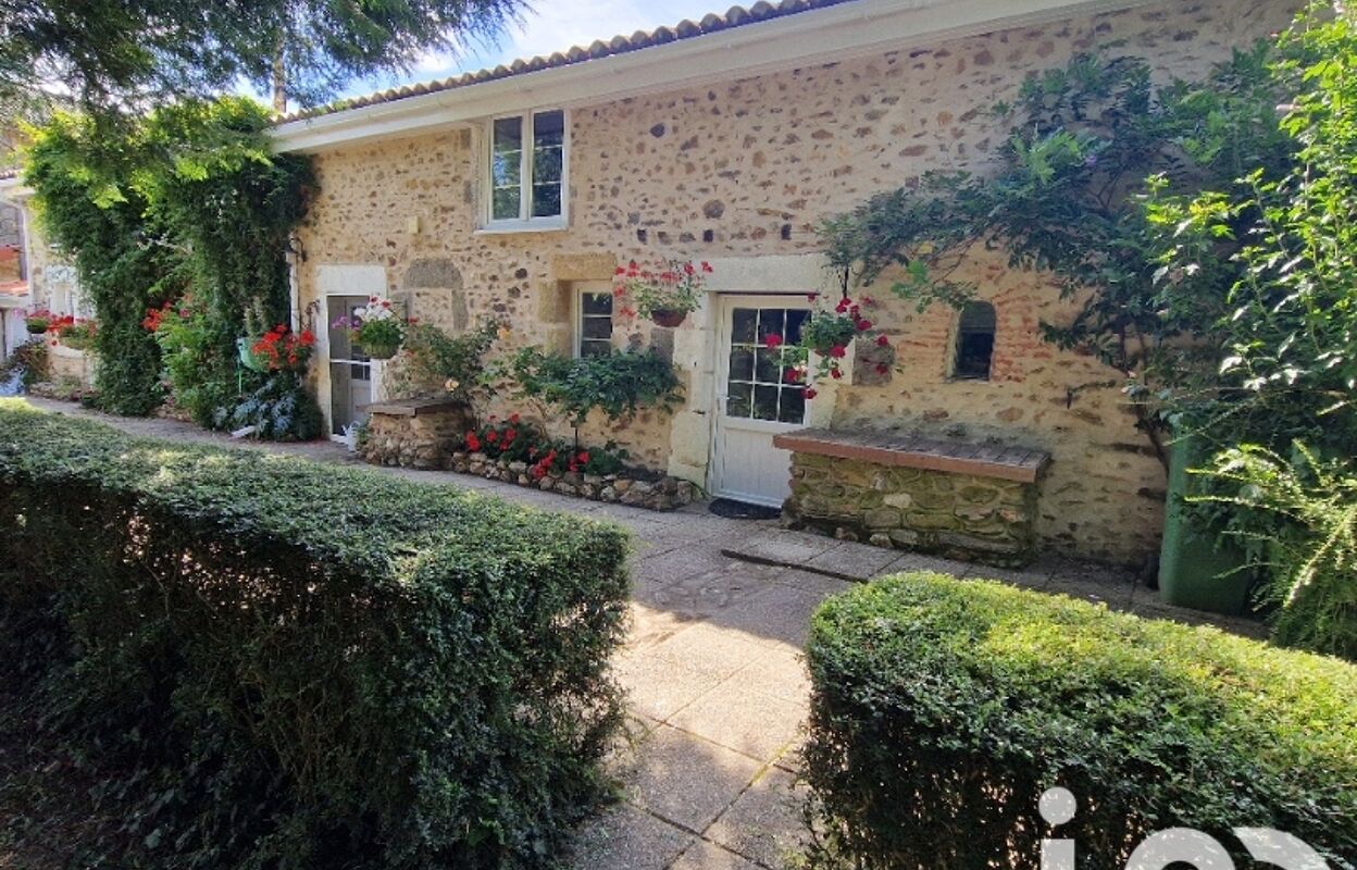 maison 4 pièces 159 m2 à vendre à Fenioux (79160)