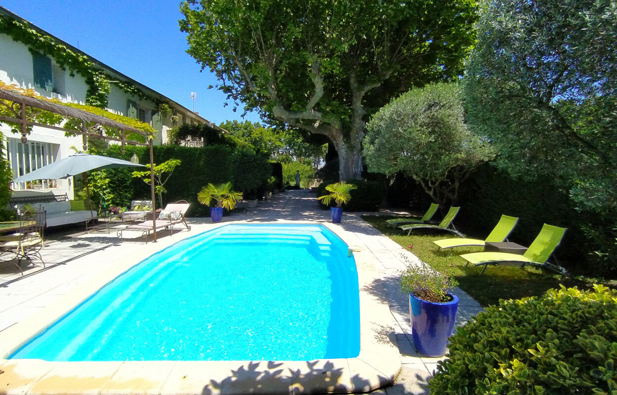 divers 12 pièces 350 m2 à vendre à Cabannes (13440)