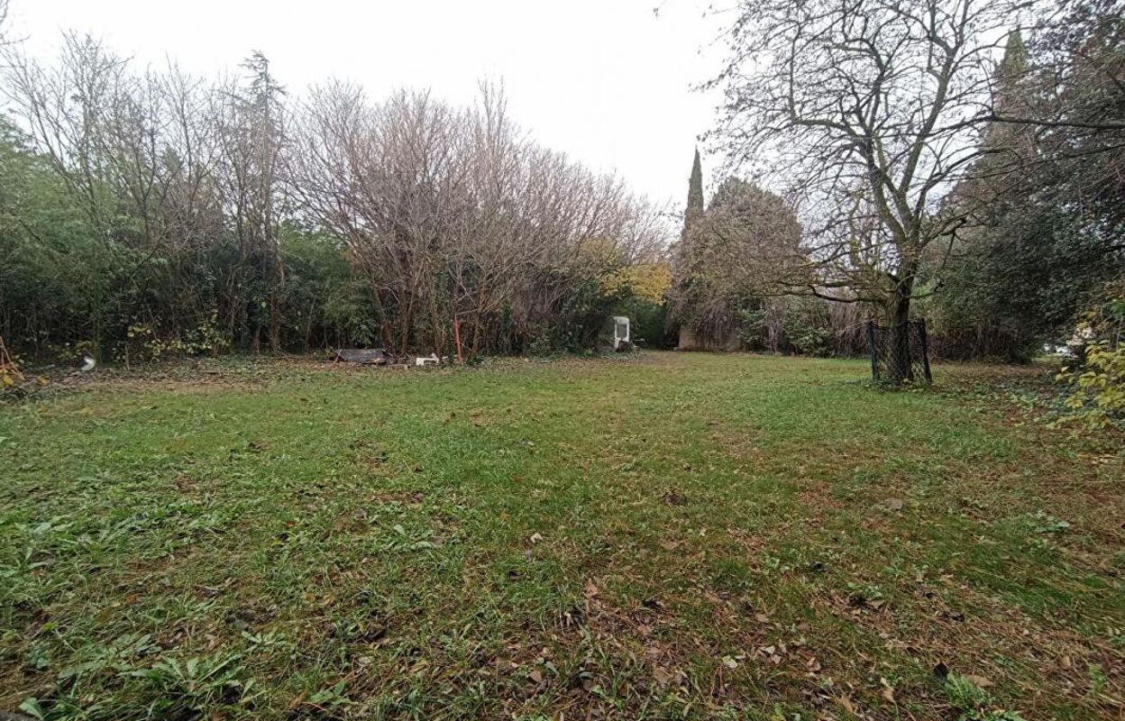 terrain  pièces 1100 m2 à vendre à Saint-Paul-Trois-Châteaux (26130)