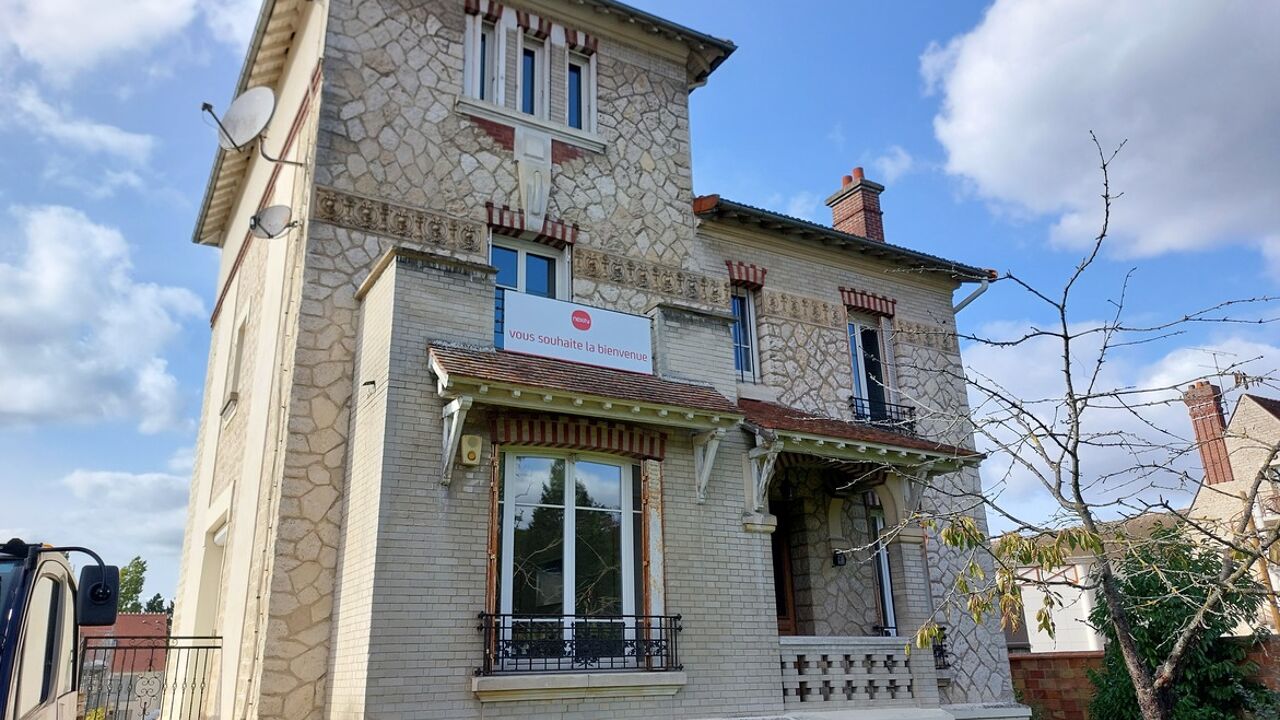 maison 8 pièces 219 m2 à vendre à Lamorlaye (60260)