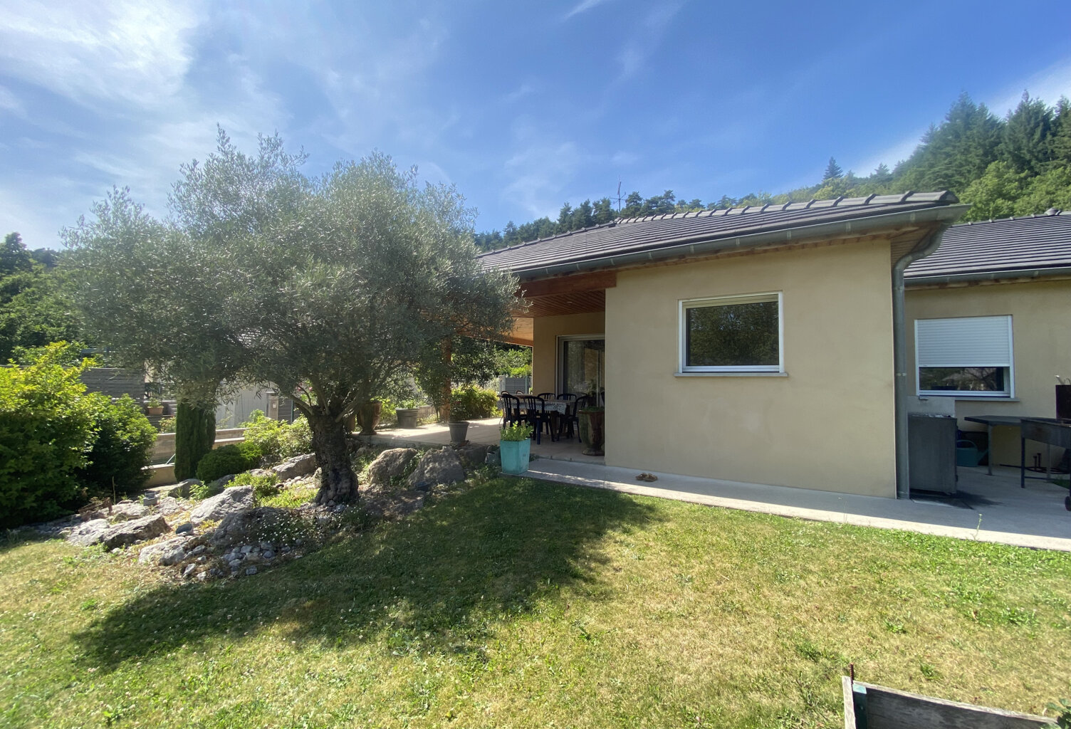 Villa récente de 163 m2 avec terrain de 1100m2 — photo 1