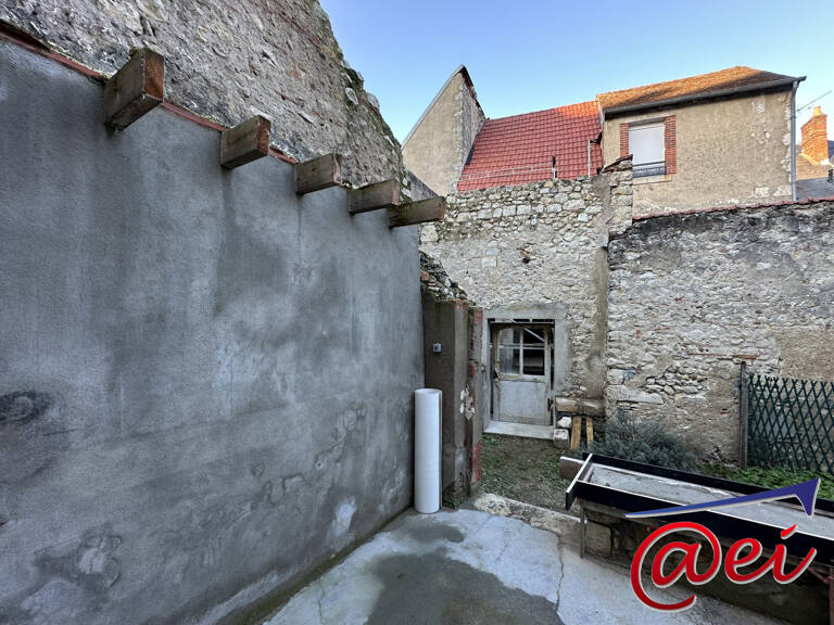 Immeuble de 180m2 à rénover. Toiture et plancher neufs. — photo 1