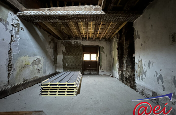 Immeuble de 180m2 à rénover. Toiture et plancher neufs. — photo 2