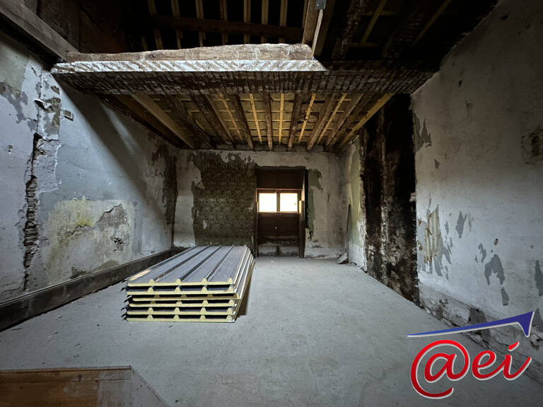 Immeuble de 180m2 à rénover. Toiture et plancher neufs. — photo 1