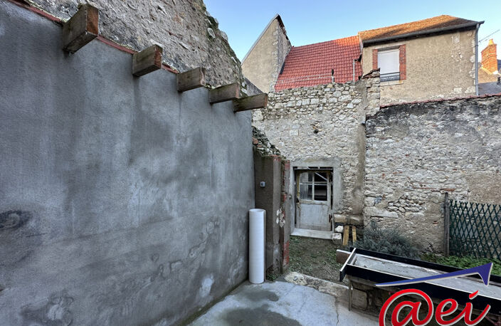 Immeuble de 180m2 à rénover. Toiture et plancher neufs. — photo 2