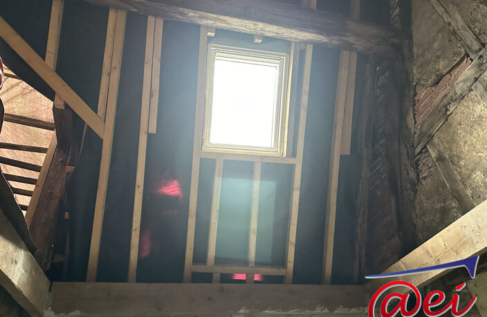 Immeuble de 180m2 à rénover. Toiture et plancher neufs. — photo 3