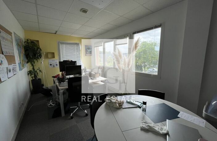 BUREAUX à LOUER — photo 2