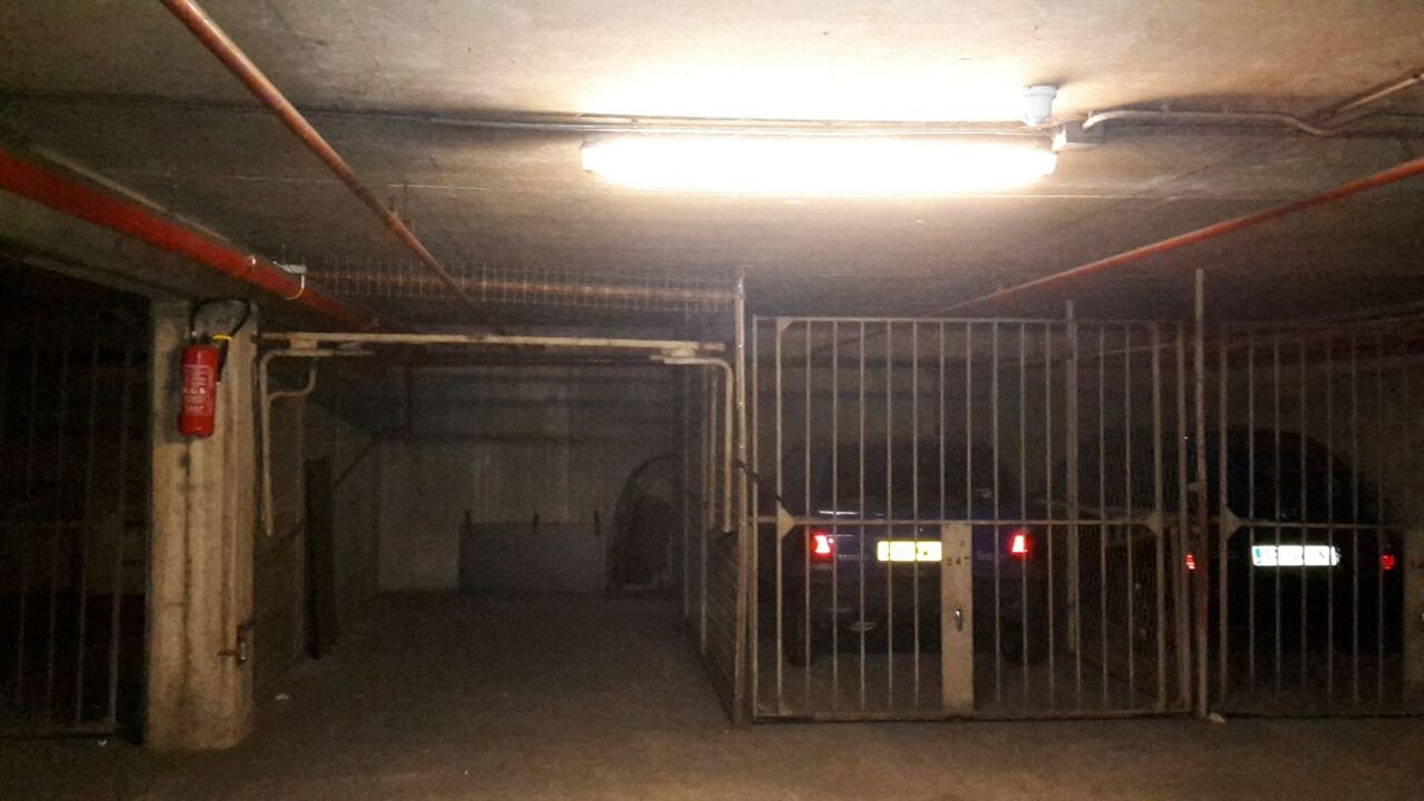 garage  pièces 12 m2 à louer à Paris 18 (75018)