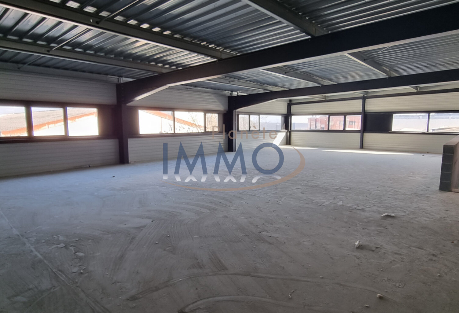 Local professionnel ou Commercial neuf — photo 1
