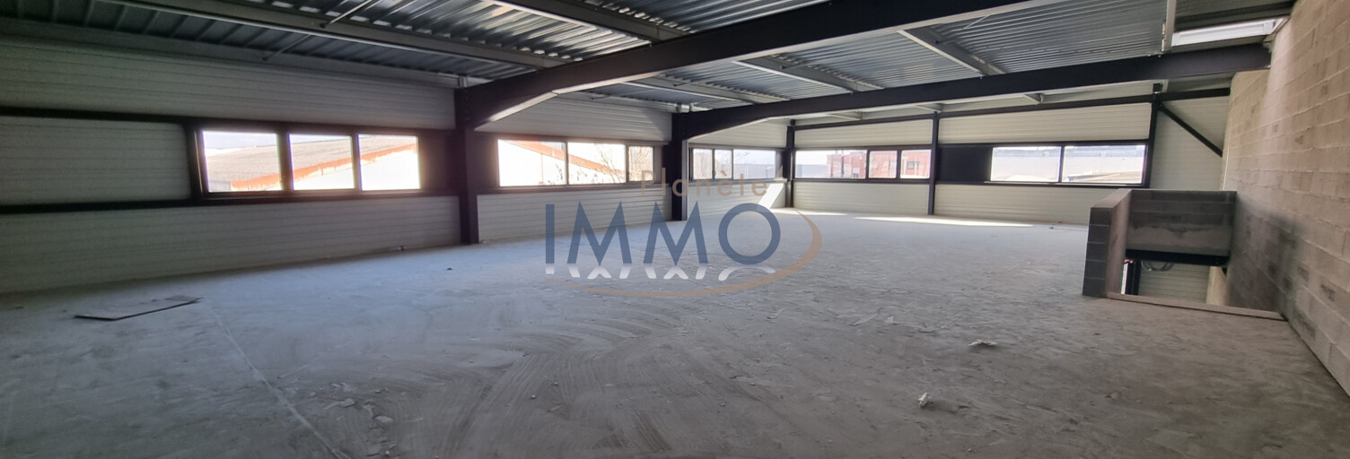 Commerce  187 m² à louer à Cornebarrieu (31700)