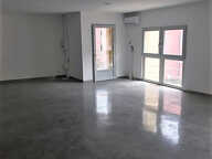 Local professionnel avec 2 bureaux et salle d'attente. Ascens... — photo 3