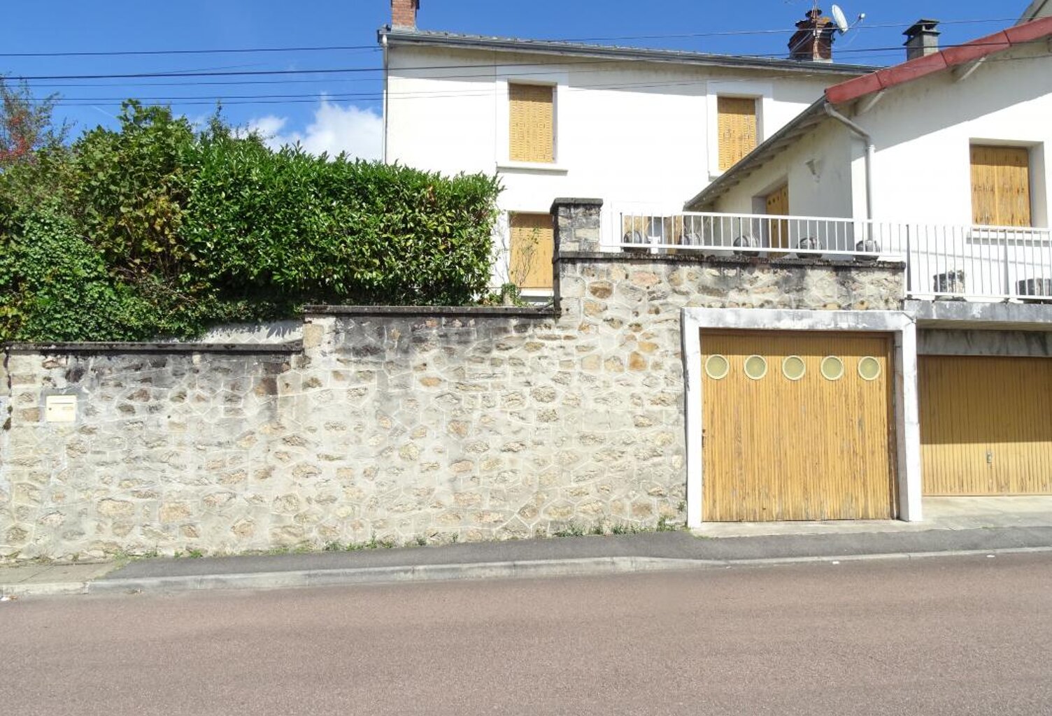 Saint Junien centre, maison 102 m2 avec garages, jardin et dé... — photo 1