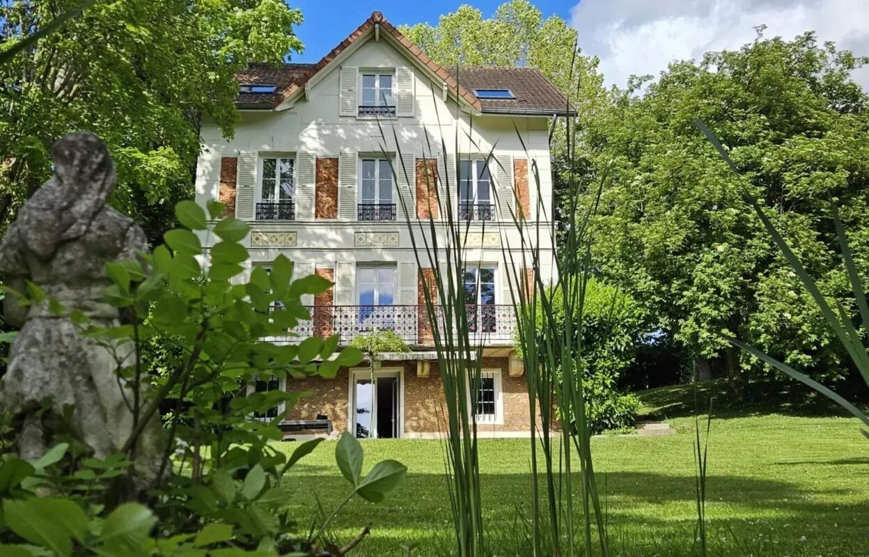 maison 10 pièces 234 m2 à vendre à Mandres-les-Roses (94520)