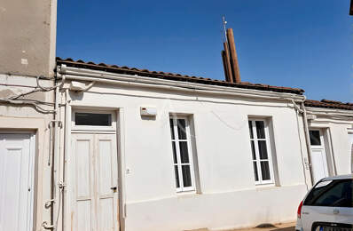 ROCHEFORT, MAISON DE FAUBOURG  AVEC COUR  SANS VIS A VIS ? Exclusivité ! — photo du bien